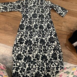 Chic Black and White Floral Sleeve Dress